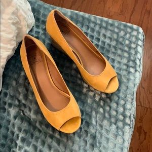 NEVER BEEN USED Peep Toe Heels